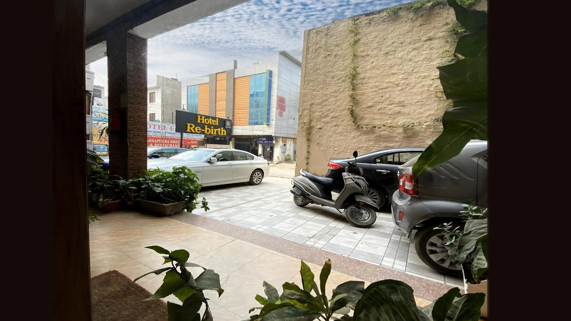 Rebirth Hotel Chandigarh 3*,
